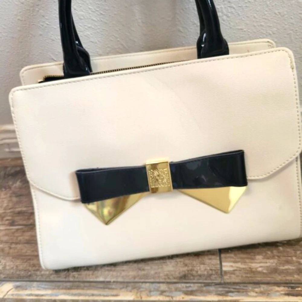ANNE KLEIN‎ Luxury Handbag white with black and gold accents